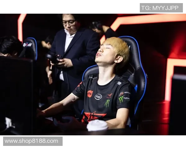 FPX以55分稳居挑战者杯积分榜首位争夺冠军之路愈发明朗 FPX以55分稳居挑战者杯积分榜首位争夺冠军之路愈发明朗